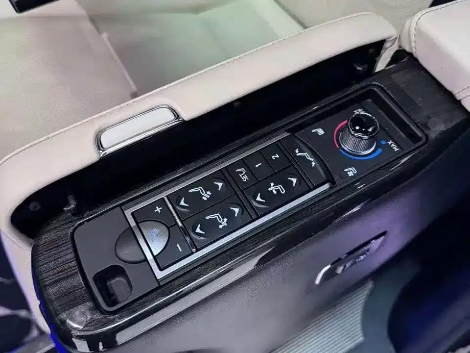 Lexus LM 2020 300h 7-Seat Elegant Edition — миниатюра 12