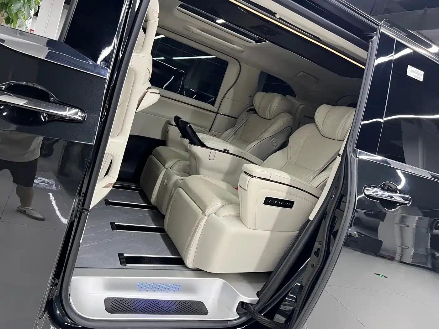 Lexus LM 2023 500h Six-Seat Premium Edition — миниатюра 11