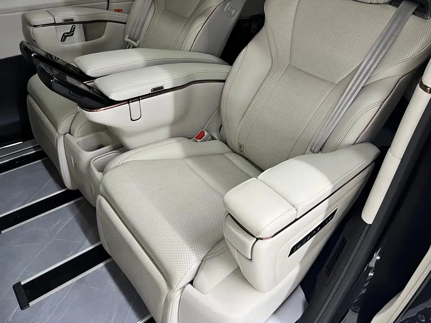 Lexus LM 2023 500h Six-Seat Premium Edition — миниатюра 12