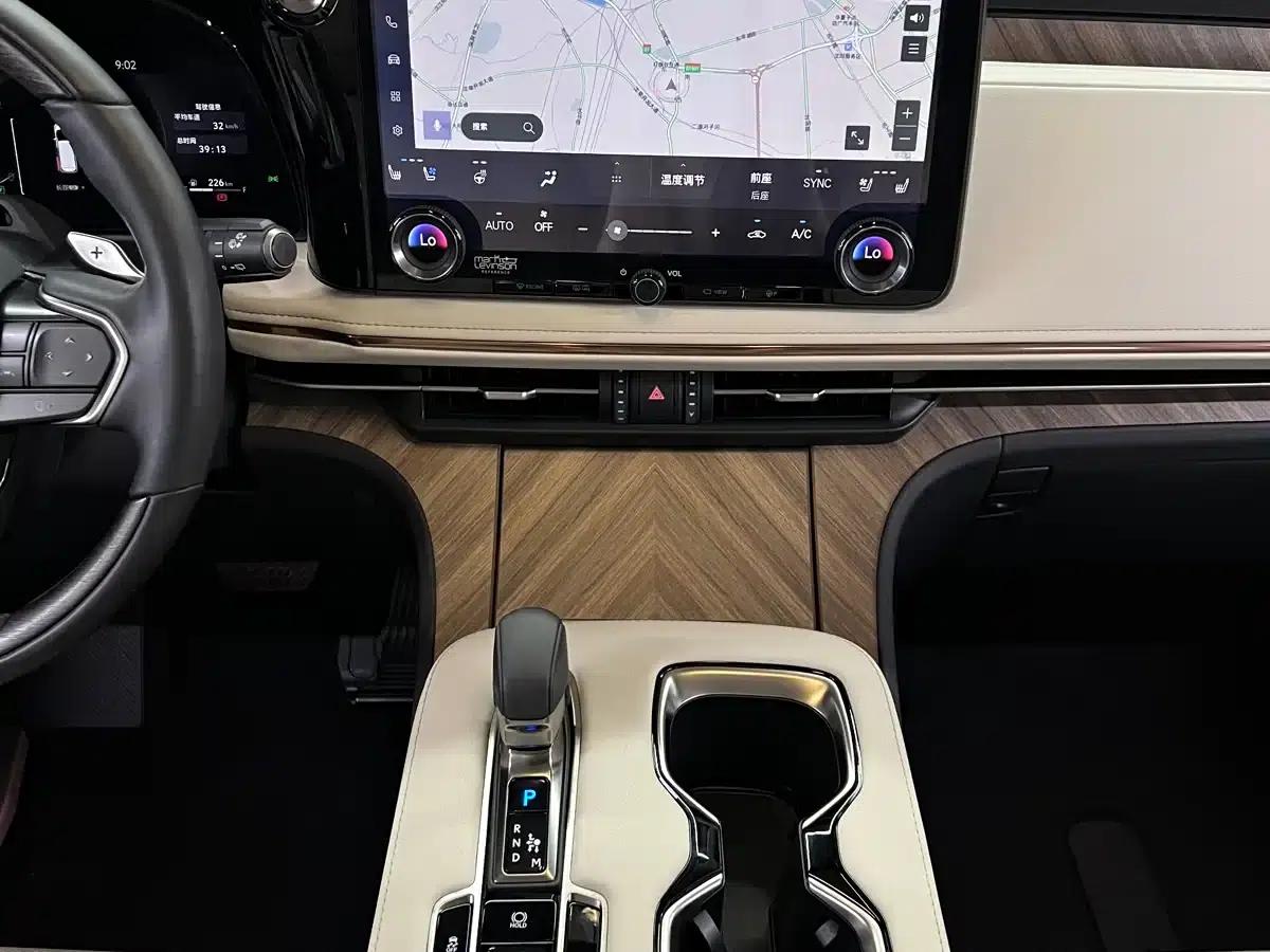Lexus LM 2023 500h Six-Seat Premium Edition — миниатюра 18