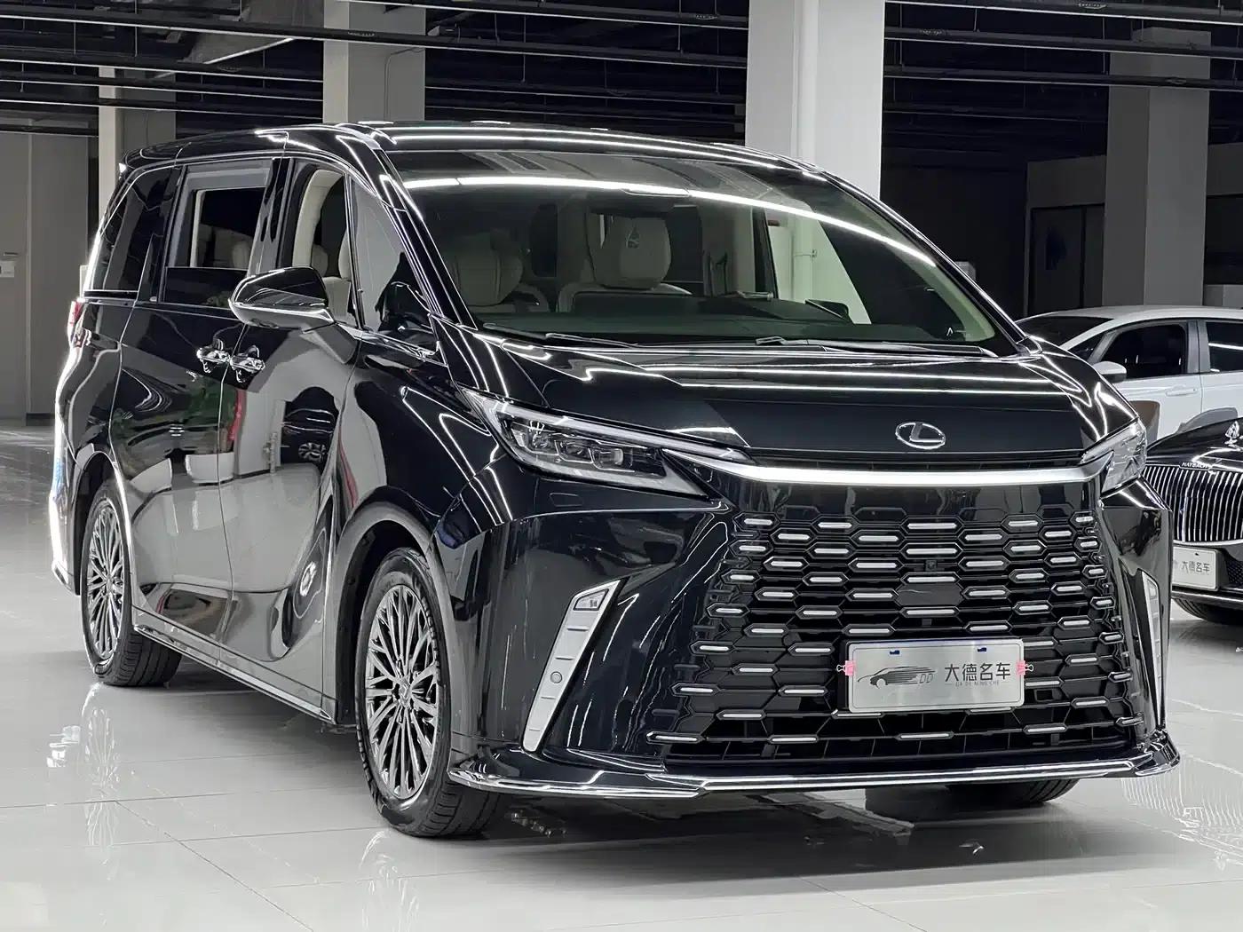 Lexus LM 2023 500h Six-Seat Premium Edition — миниатюра 3