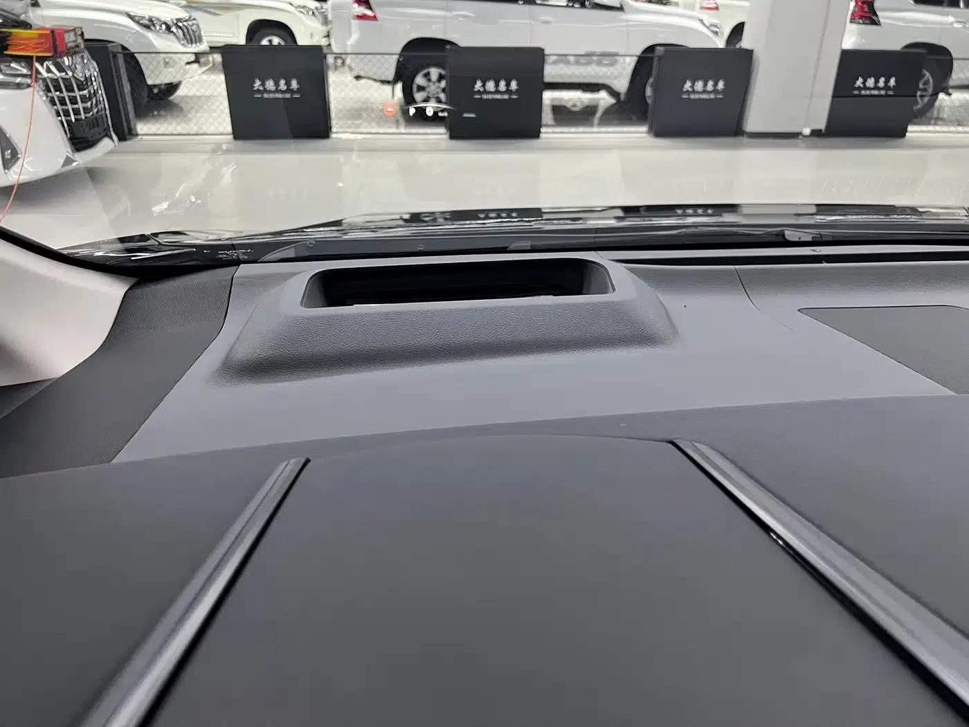Lexus LM 2023 500h Six-Seat Premium Edition — миниатюра 23