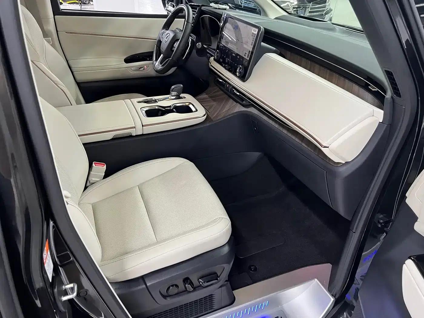Lexus LM 2023 500h Six-Seat Premium Edition — миниатюра 25