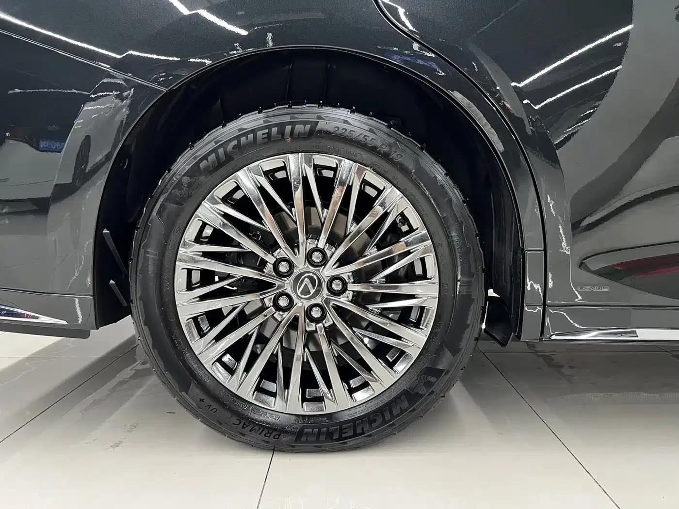 Lexus LM 2023 500h Six-Seat Premium Edition — миниатюра 28