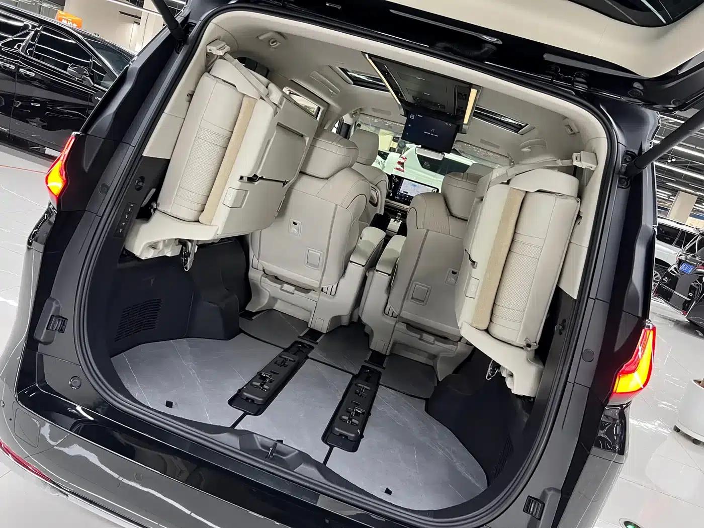 Lexus LM 2023 500h Six-Seat Premium Edition — миниатюра 8