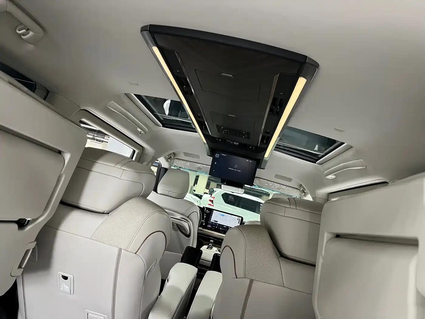 Lexus LM 2023 500h Six-Seat Premium Edition — миниатюра 9