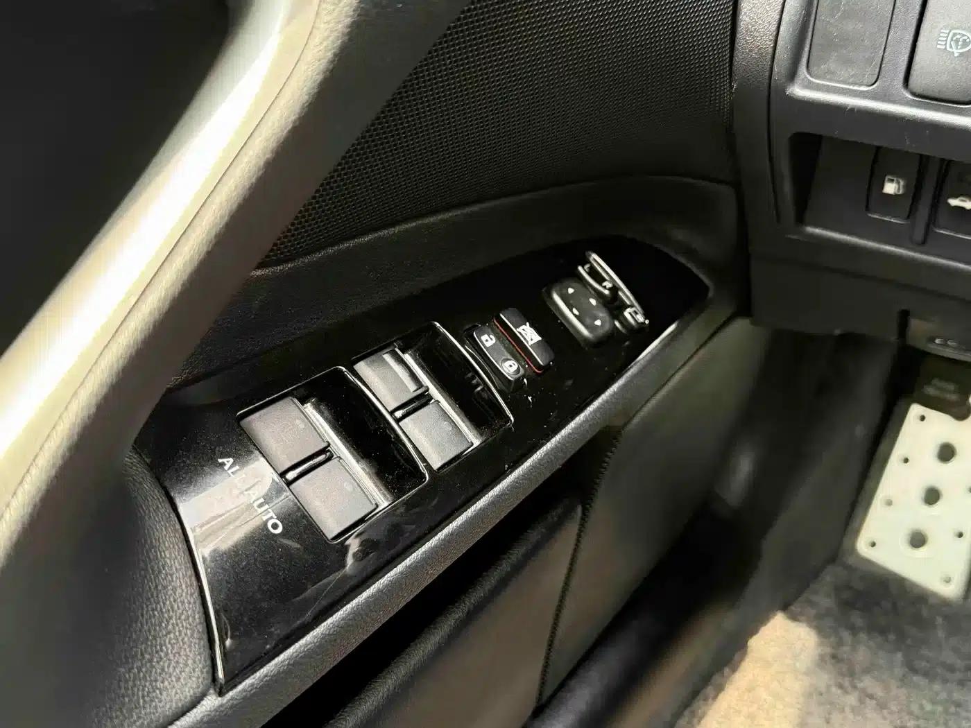 Lexus IS 2011 250 Dynamic Edition — миниатюра 19