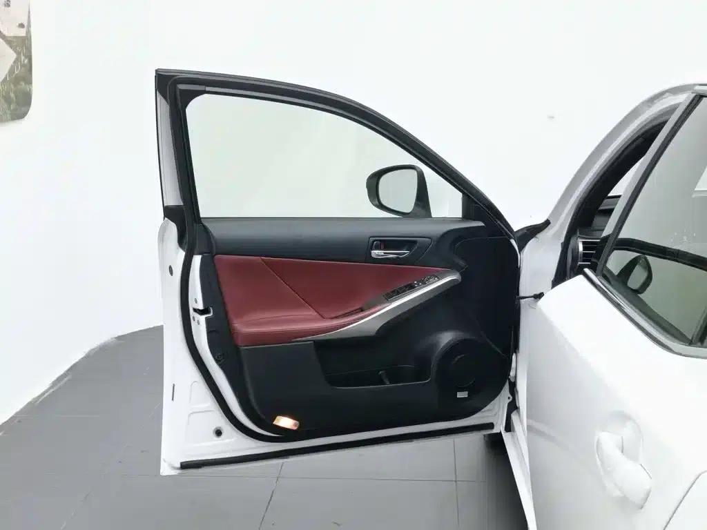 Lexus IS 2015 200t F SPORT — миниатюра 8