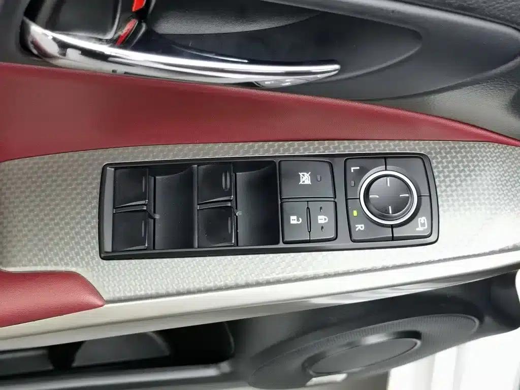 Lexus IS 2015 200t F SPORT — миниатюра 9