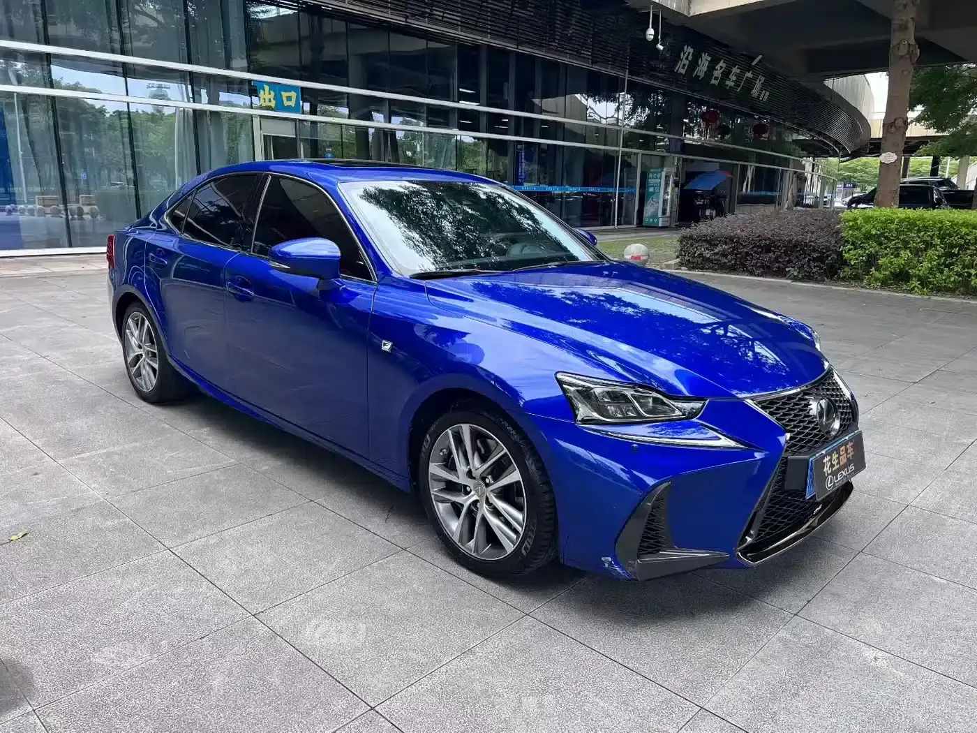 Lexus IS 2017 300 F SPORT Edition — миниатюра 3