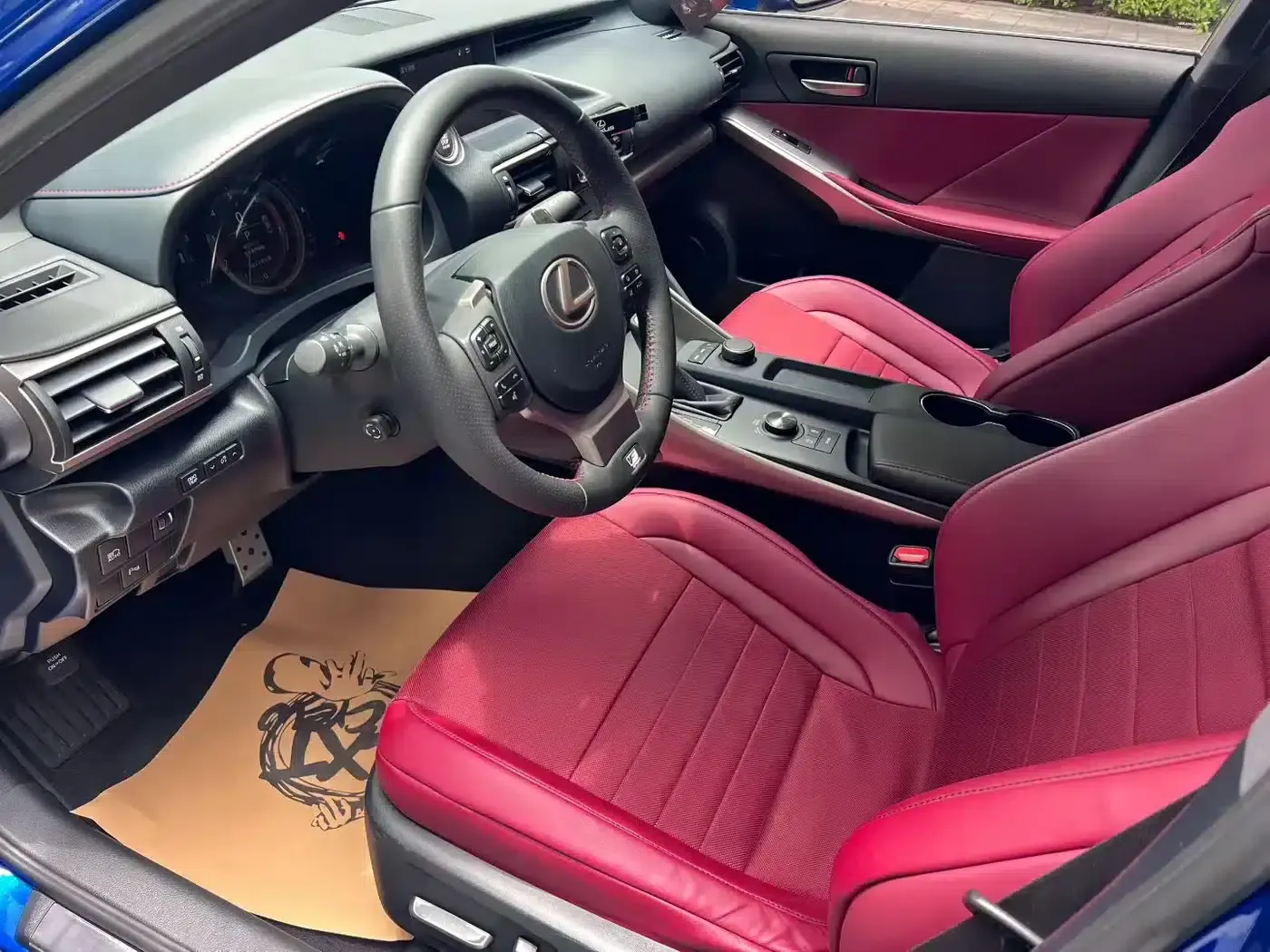 Lexus IS 2017 300 F SPORT Edition — миниатюра 4