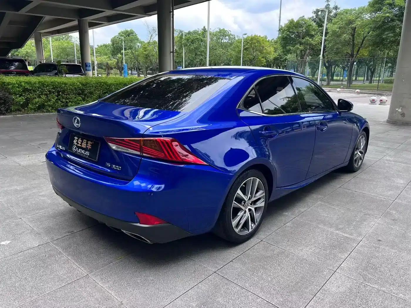 Lexus IS 2017 300 F SPORT Edition — миниатюра 9