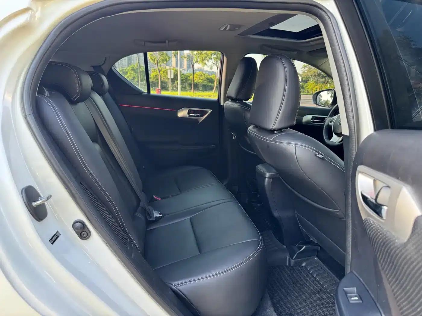 Lexus CT 2012 CT200h Elite Edition — миниатюра 15