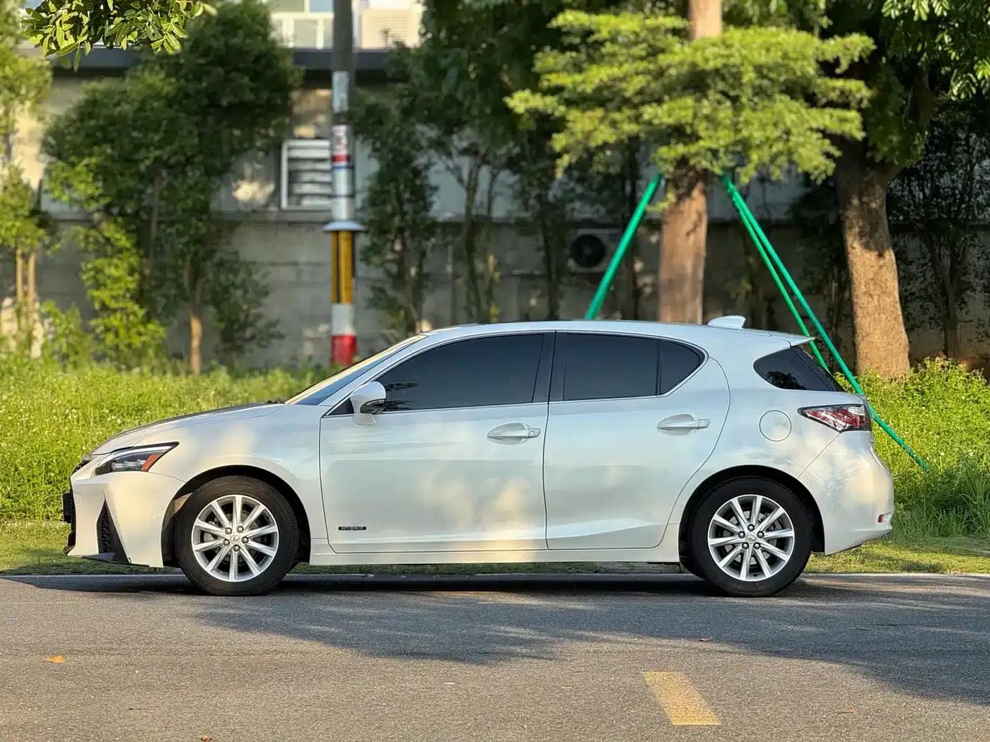 Lexus CT 2012 CT200h Elite Edition — миниатюра 7