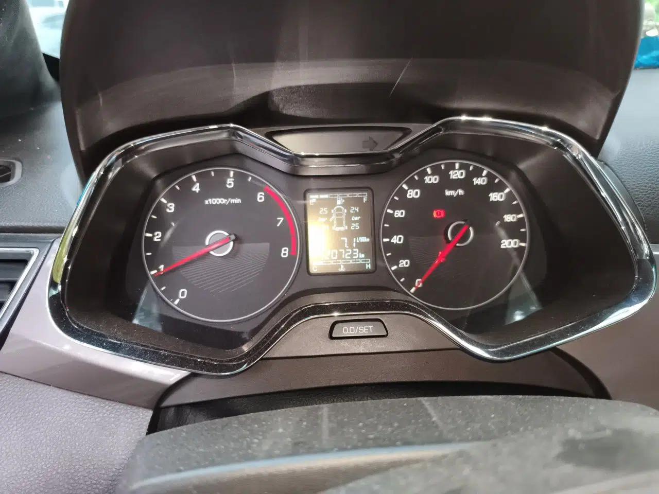 Baojun 310W 2017 1.5L Manual Fashion Model China V — миниатюра 11