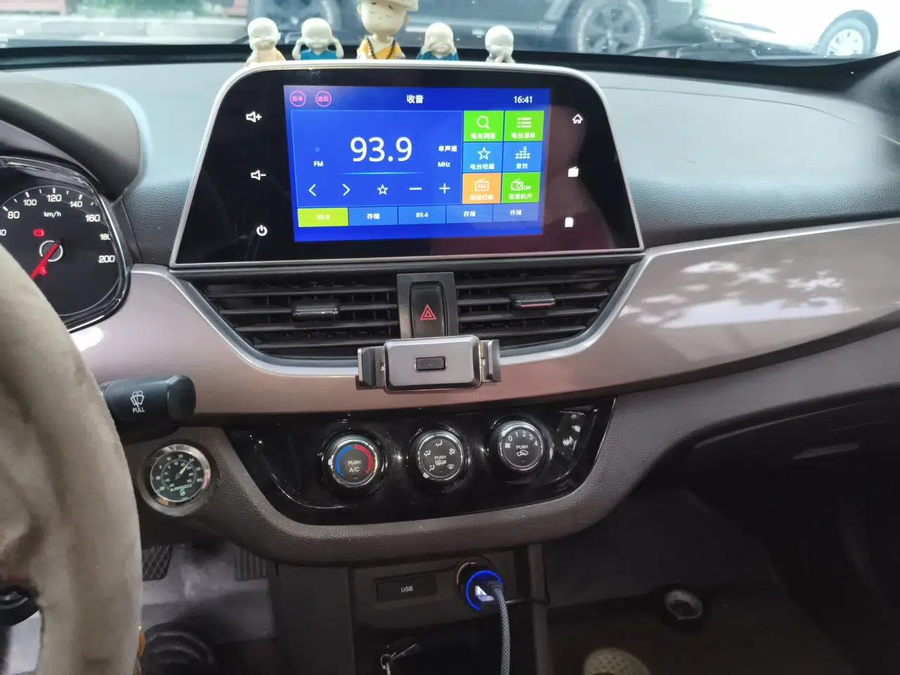 Baojun 310W 2017 1.5L Manual Fashion Model China V — миниатюра 13