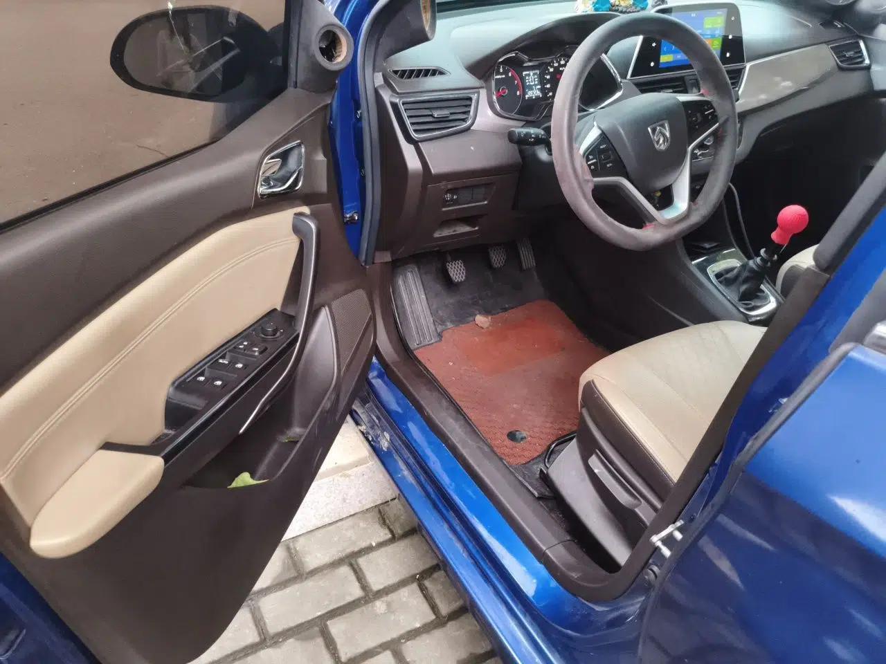 Baojun 310W 2017 1.5L Manual Fashion Model China V — миниатюра 16