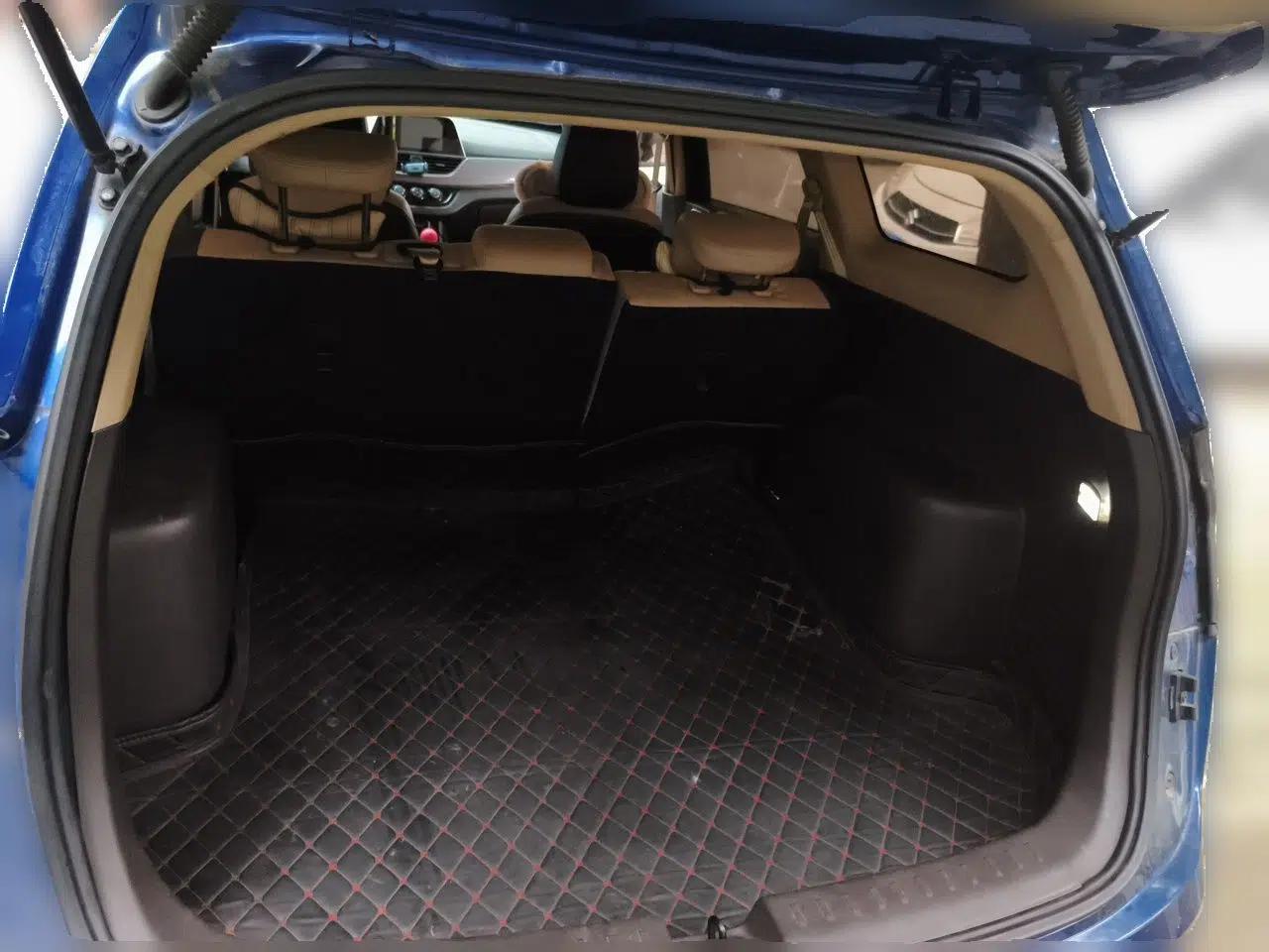 Baojun 310W 2017 1.5L Manual Fashion Model China V — миниатюра 19