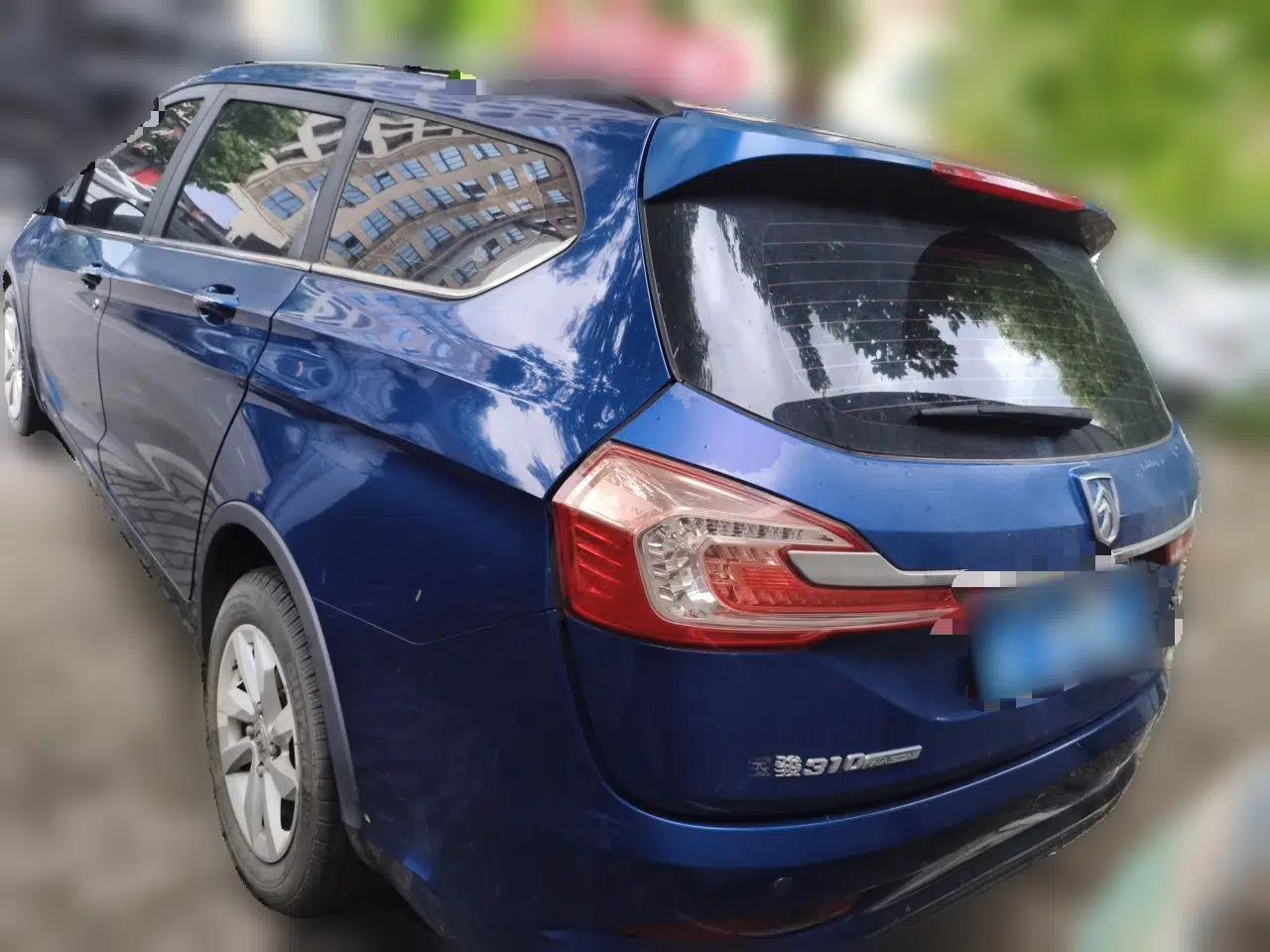 Baojun 310W 2017 1.5L Manual Fashion Model China V — миниатюра 4