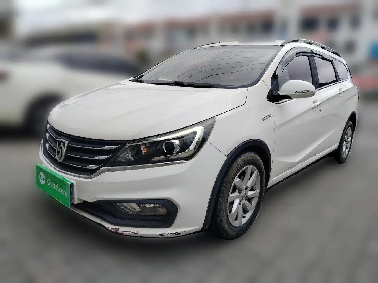 Baojun 310W 2017 1.5L Manual Fashion Model China V — миниатюра 1