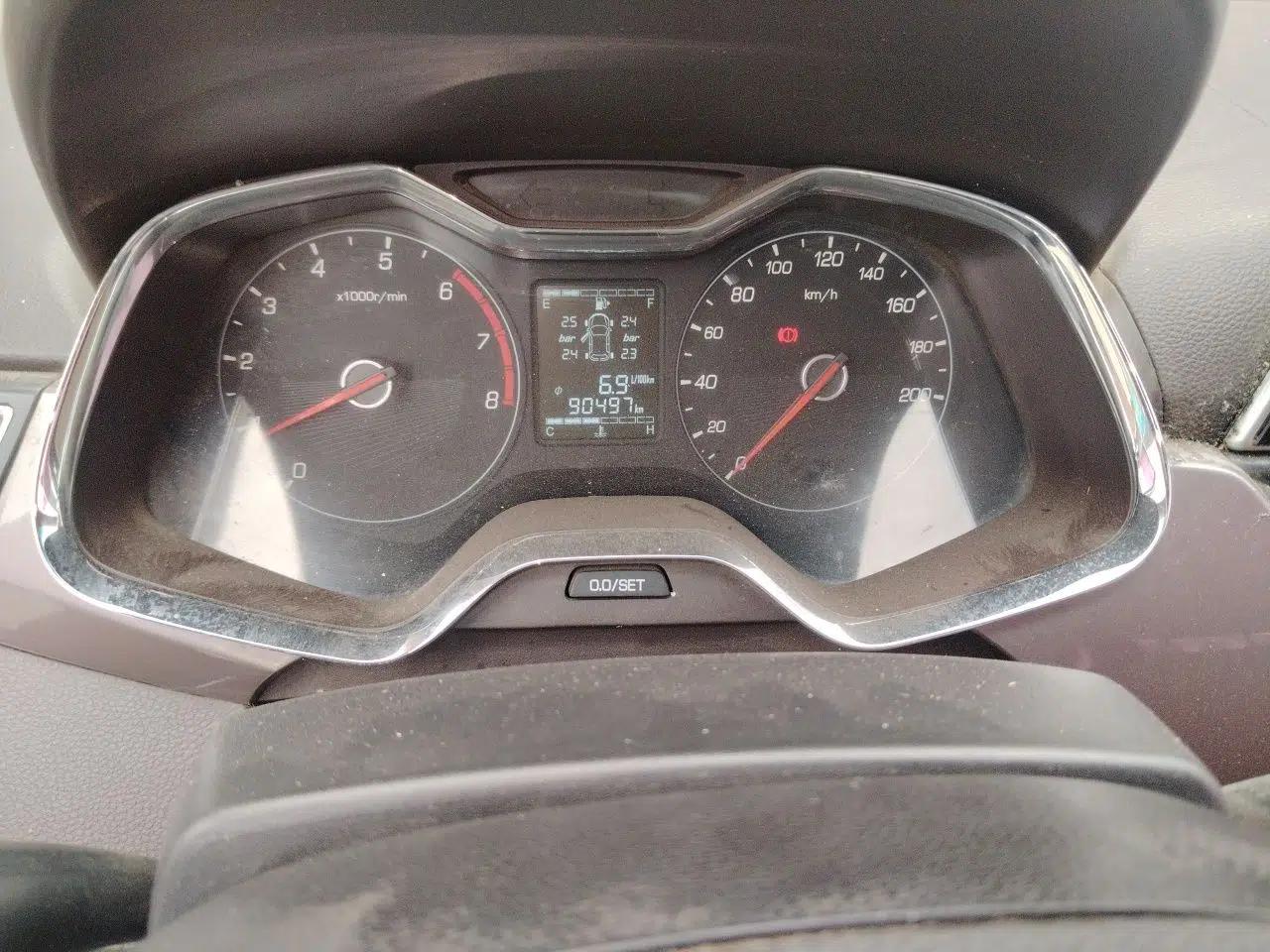 Baojun 310W 2017 1.5L Manual Fashion Model China V — миниатюра 11