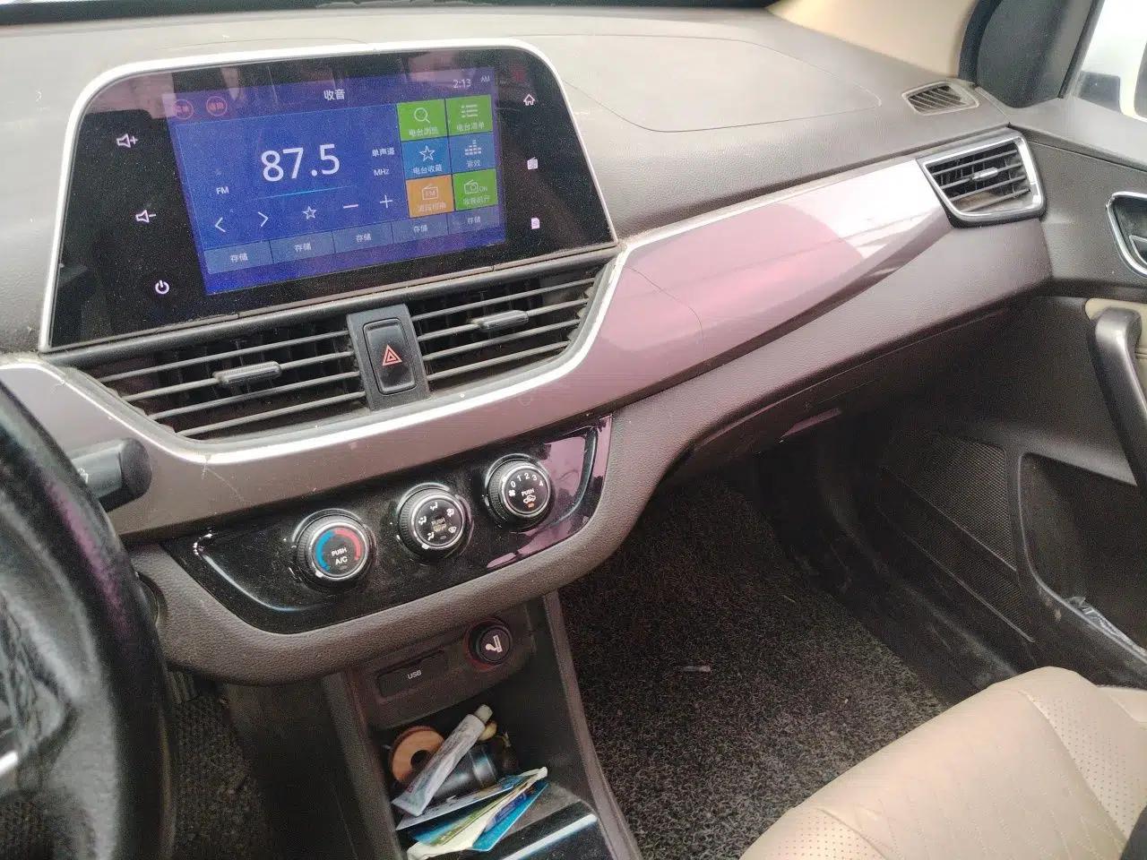 Baojun 310W 2017 1.5L Manual Fashion Model China V — миниатюра 13