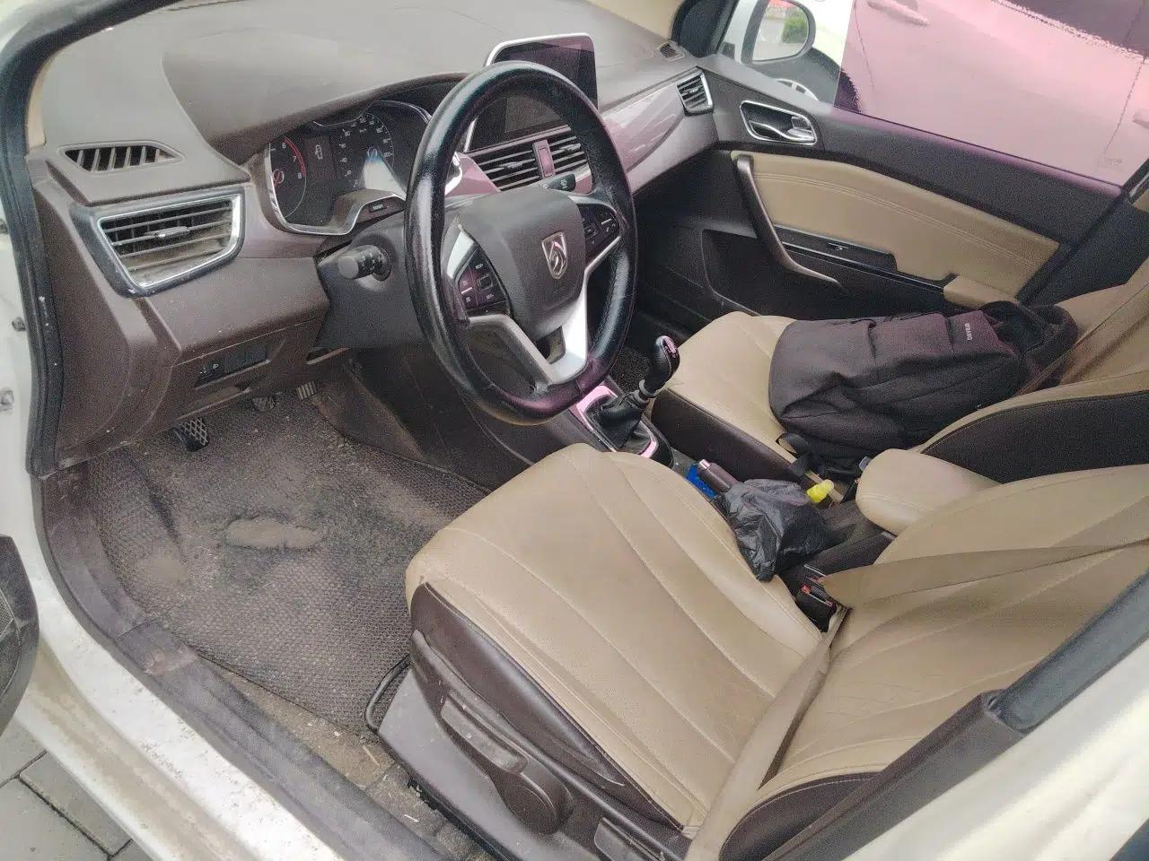 Baojun 310W 2017 1.5L Manual Fashion Model China V — миниатюра 15