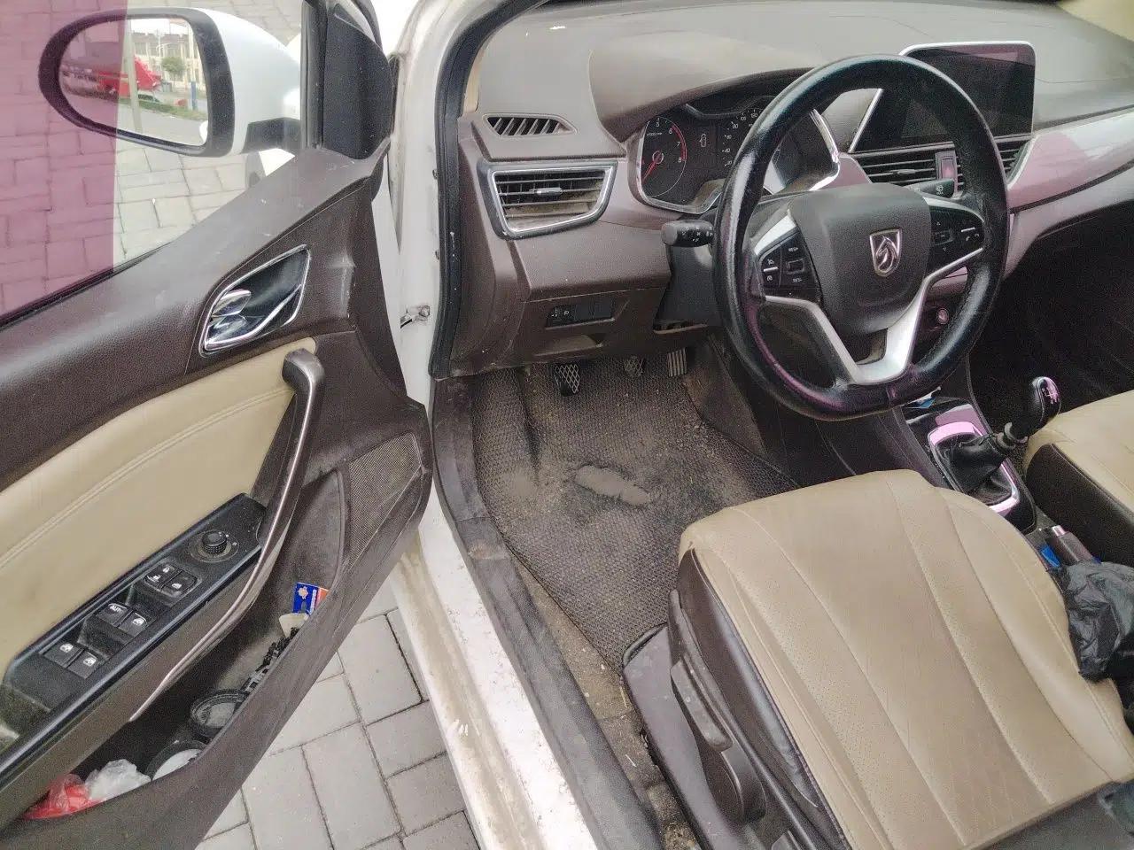 Baojun 310W 2017 1.5L Manual Fashion Model China V — миниатюра 16