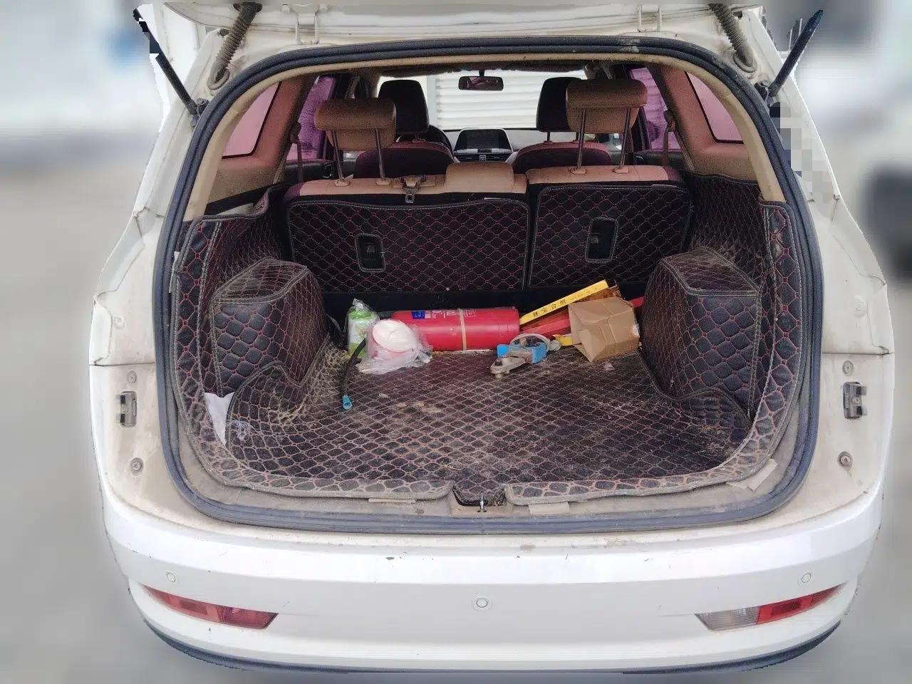 Baojun 310W 2017 1.5L Manual Fashion Model China V — миниатюра 19