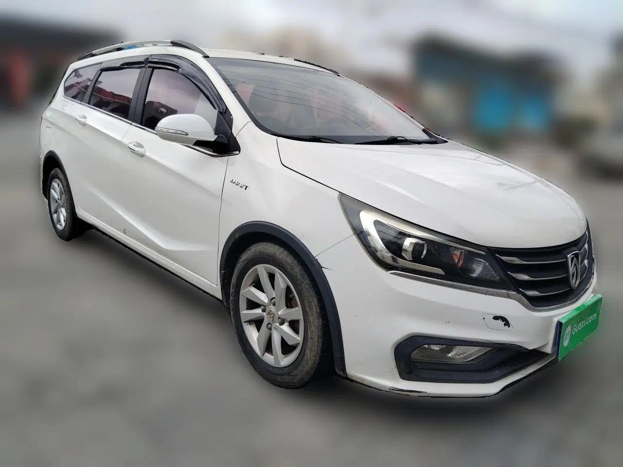 Baojun 310W 2017 1.5L Manual Fashion Model China V — миниатюра 3