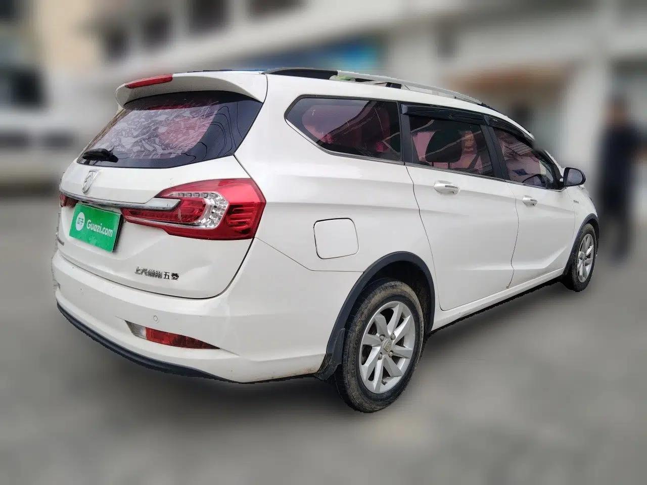 Baojun 310W 2017 1.5L Manual Fashion Model China V — миниатюра 6