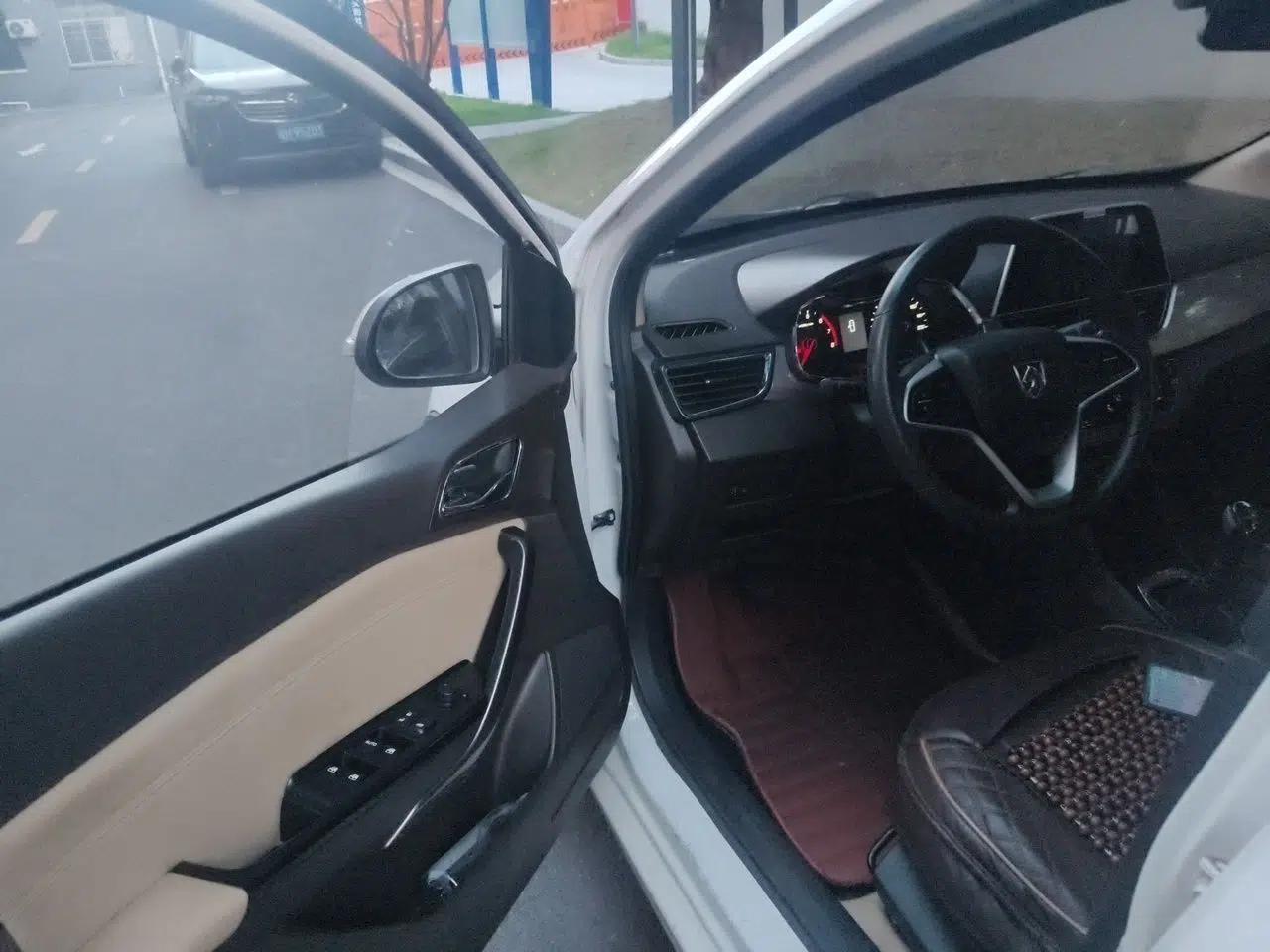 Baojun 310W 2017 1.5L Manual Comfort Version China V — миниатюра 16
