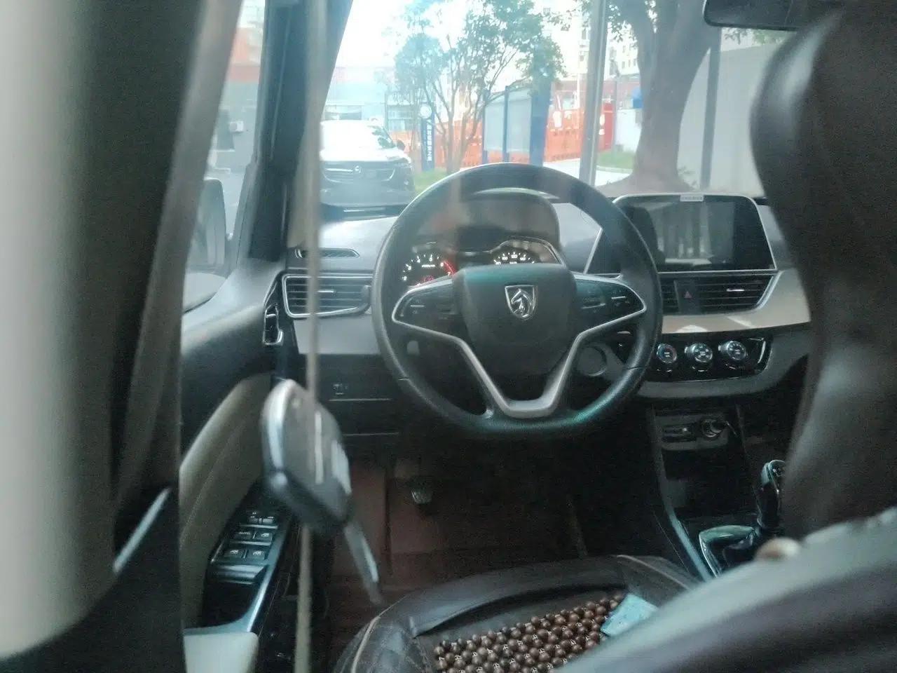 Baojun 310W 2017 1.5L Manual Comfort Version China V — миниатюра 10