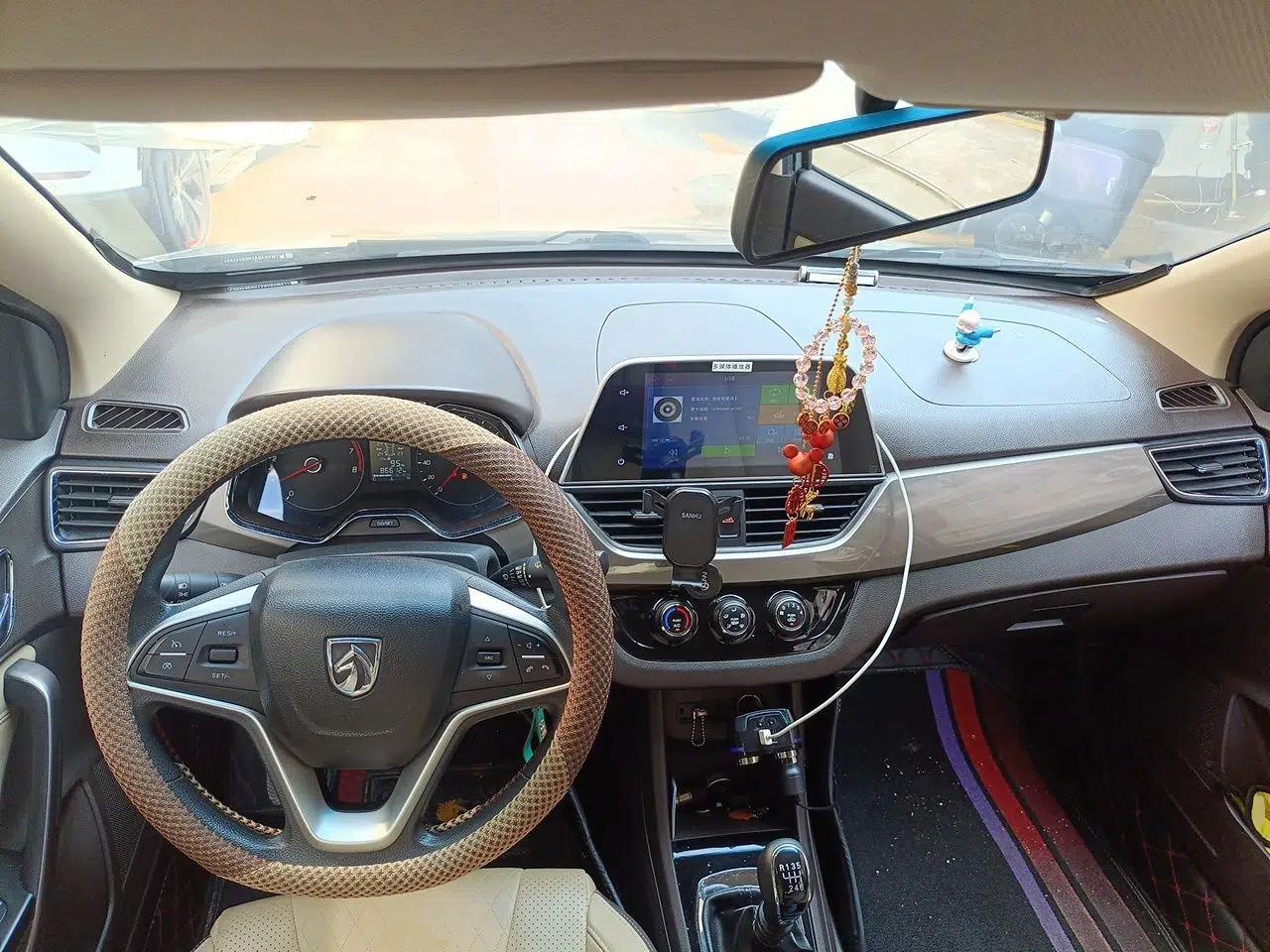 Baojun 310W 2017 1.5L Manual Fashion Edition China VI — миниатюра 9
