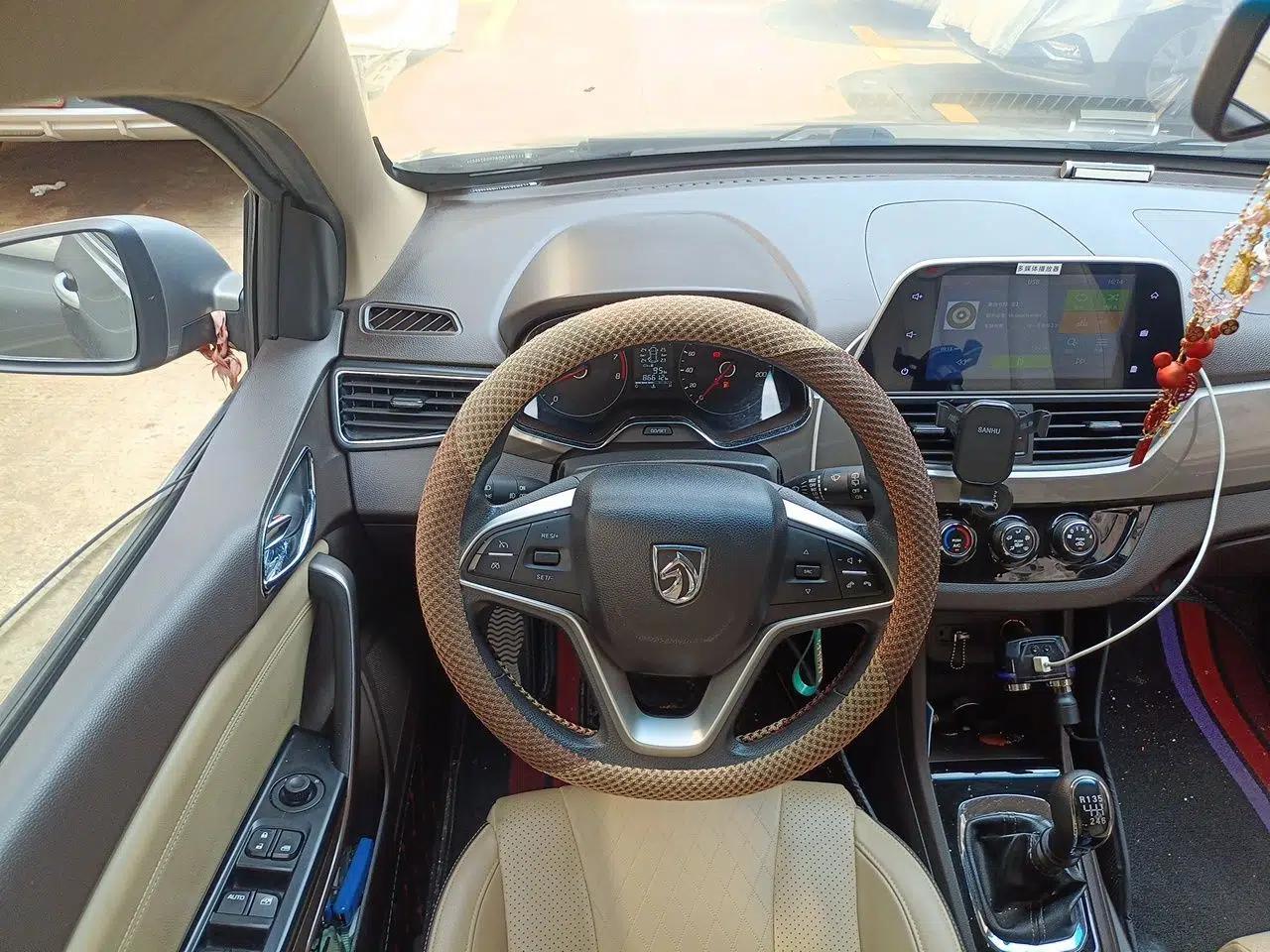 Baojun 310W 2017 1.5L Manual Fashion Edition China VI — миниатюра 10