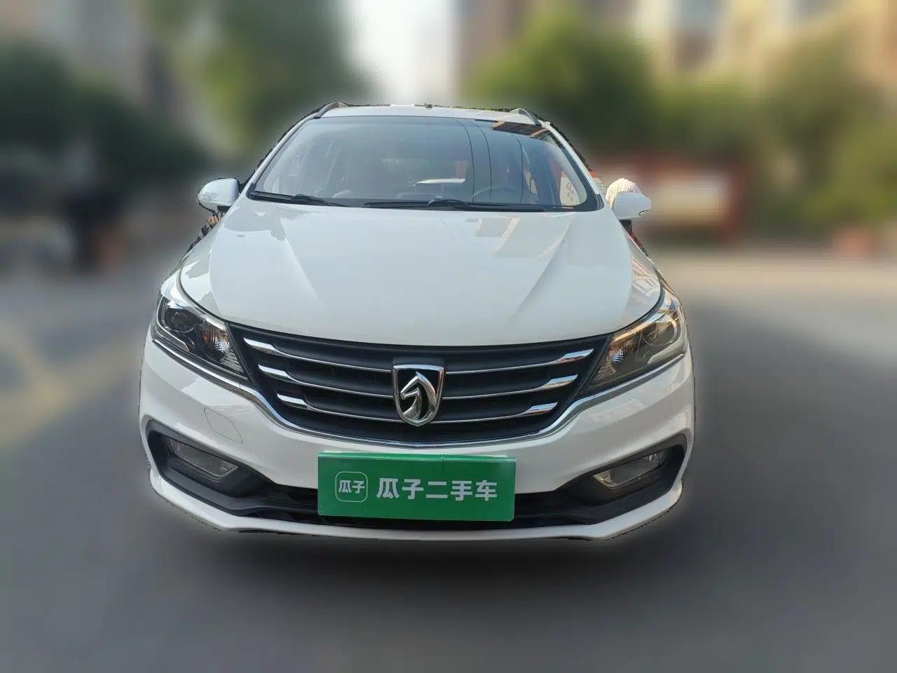 Baojun 310W 2017 1.5L Manual Fashion Model China V — миниатюра 2
