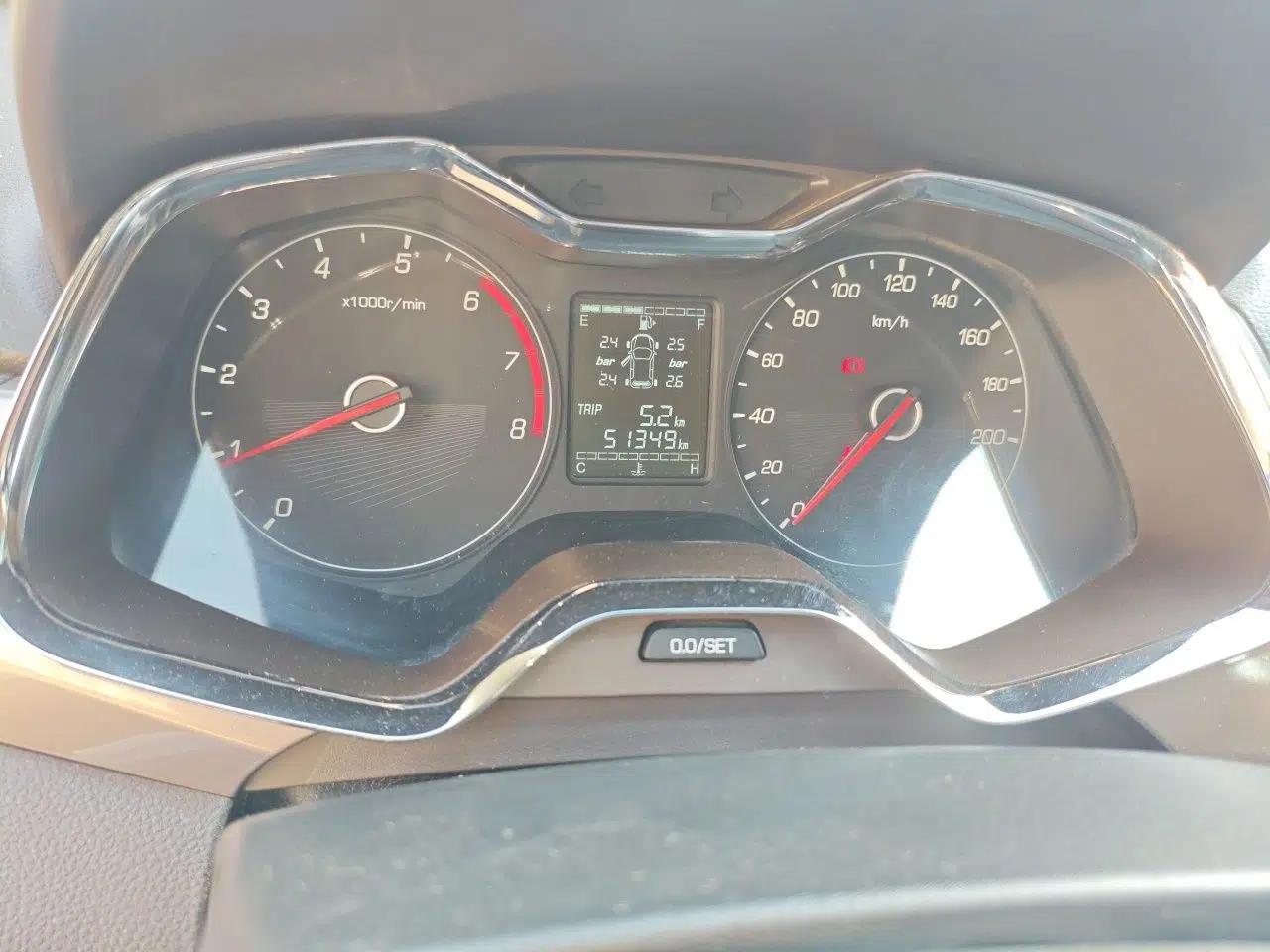 Baojun 310W 2017 1.5L Manual Fashion Model China V — миниатюра 12