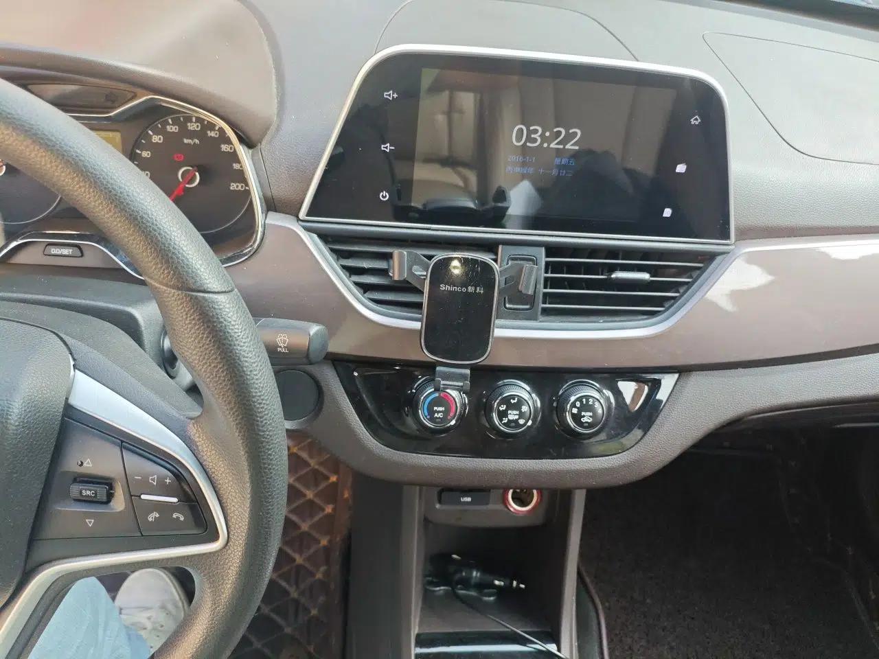 Baojun 310W 2017 1.5L Manual Fashion Model China V — миниатюра 13