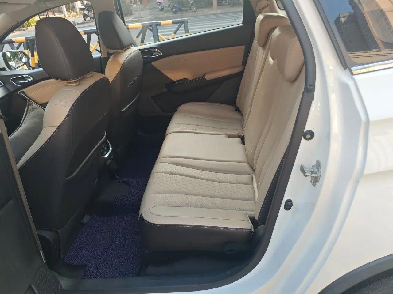 Baojun 310W 2017 1.5L Manual Fashion Model China V — миниатюра 17