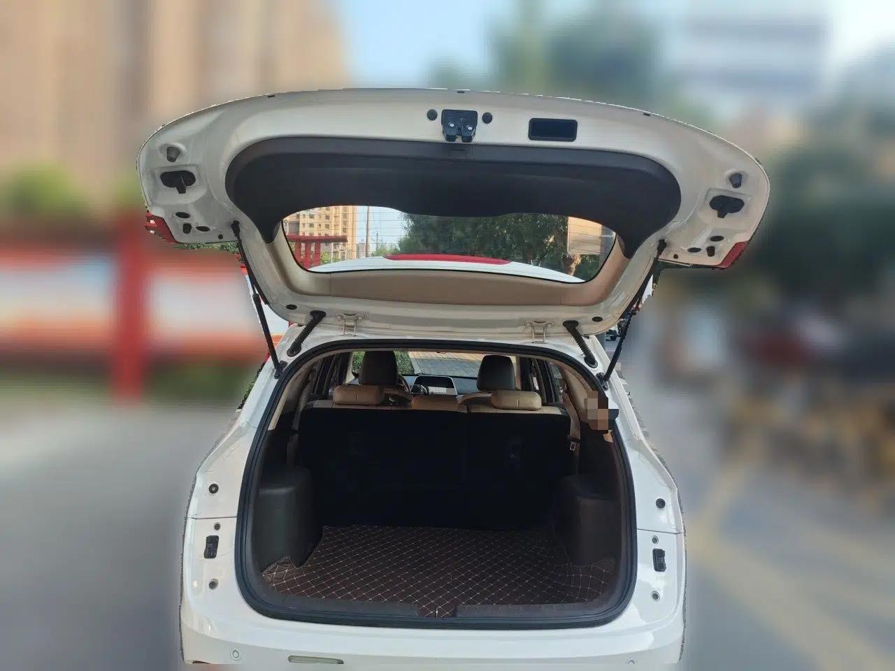 Baojun 310W 2017 1.5L Manual Fashion Model China V — миниатюра 19
