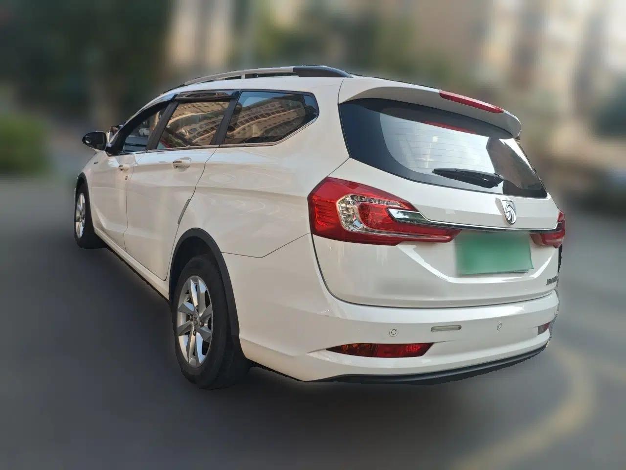 Baojun 310W 2017 1.5L Manual Fashion Model China V — миниатюра 4