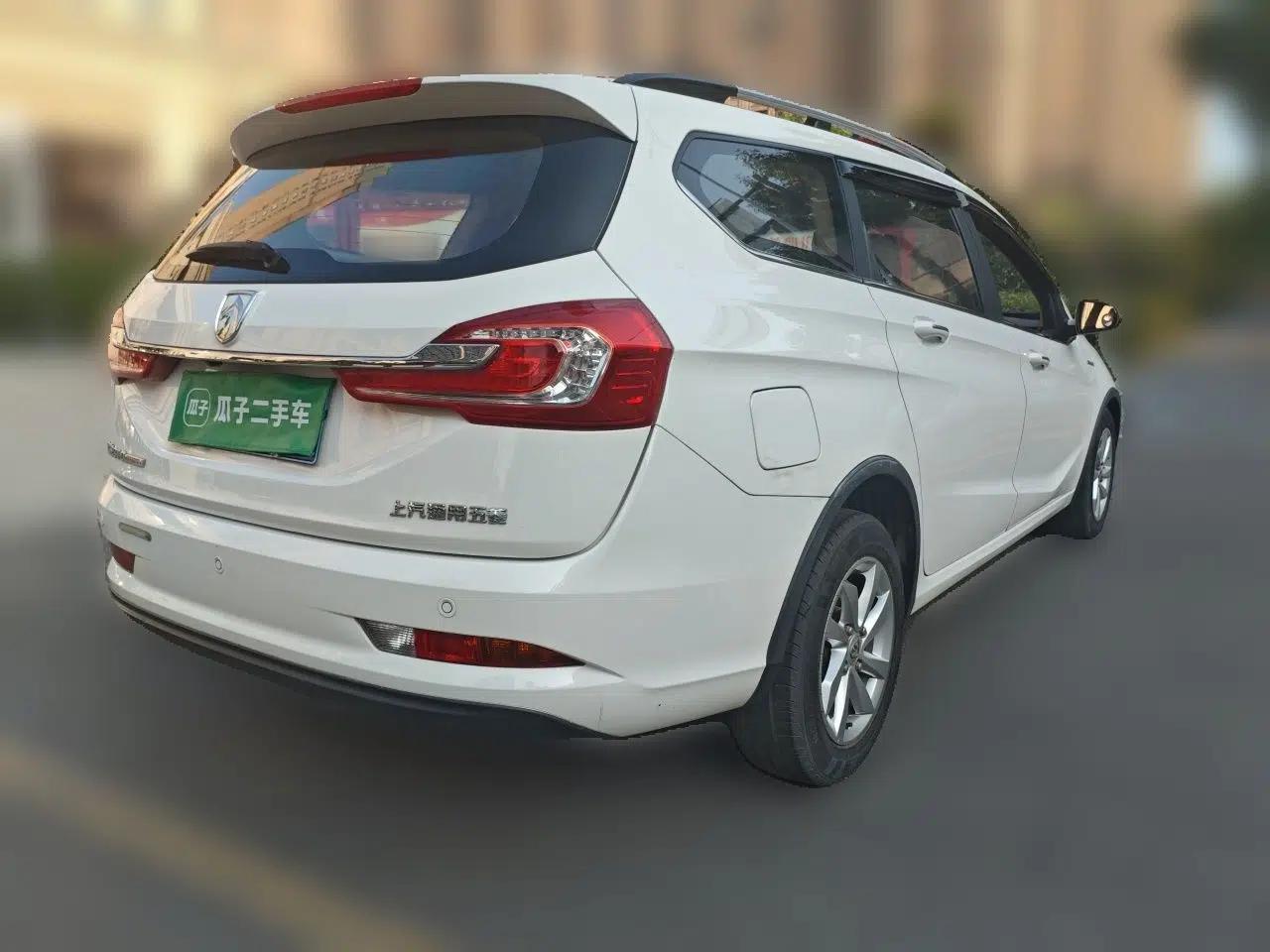 Baojun 310W 2017 1.5L Manual Fashion Model China V — миниатюра 6