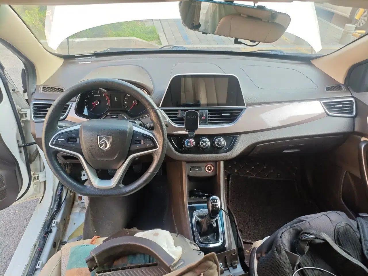 Baojun 310W 2017 1.5L Manual Fashion Model China V — миниатюра 9