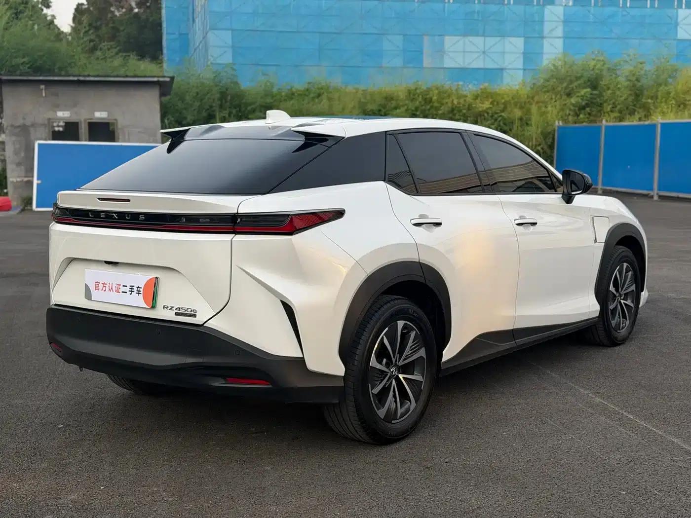 Lexus RZ 2023 450e AWD Luxury Edition — миниатюра 13