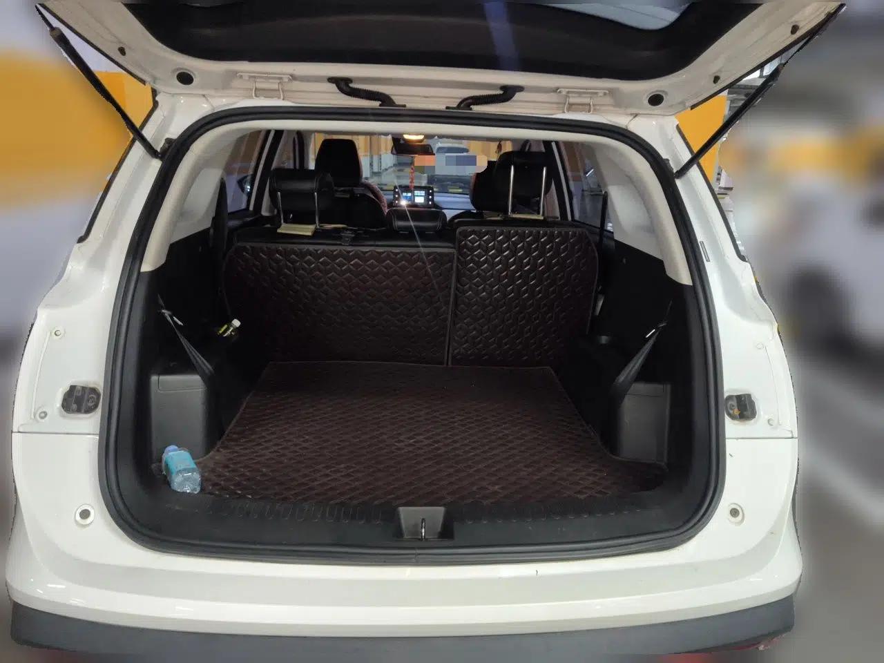 Baojun 530 2019 1.5T CVT Luxury 7-seater China VI — миниатюра 19