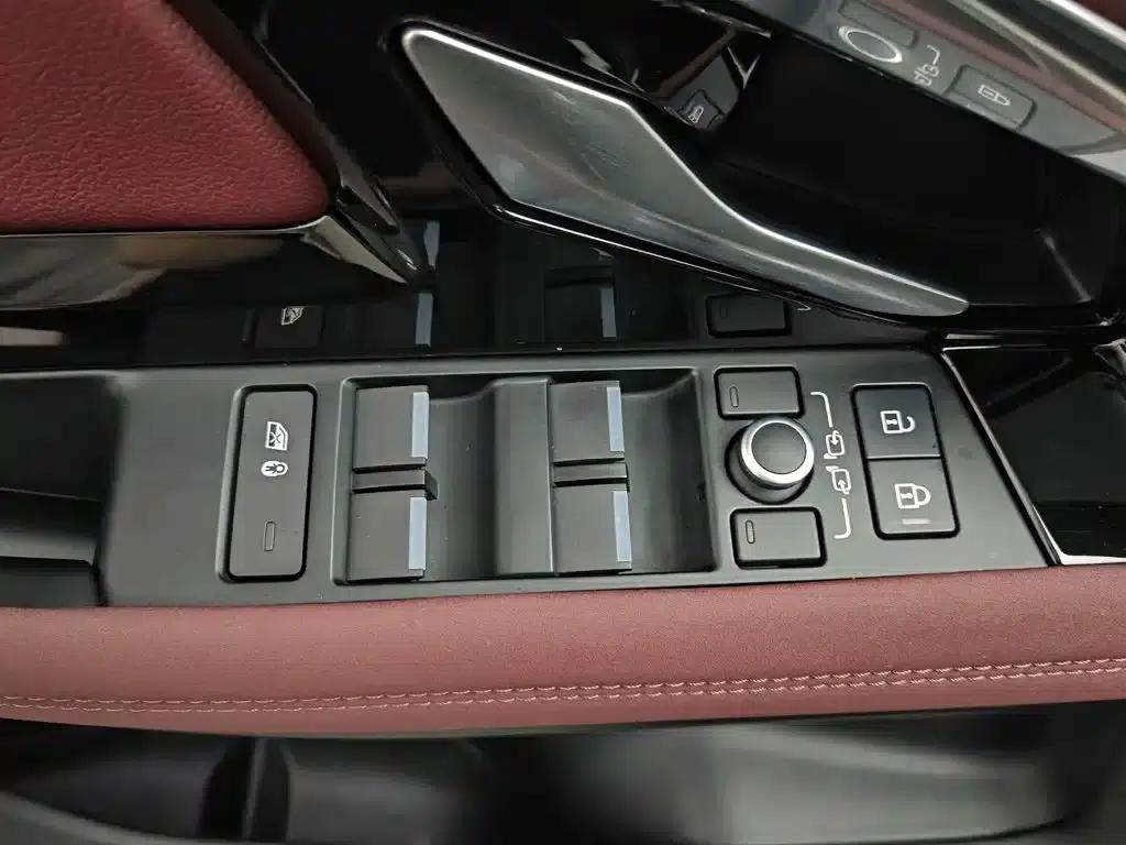 Range Rover Evoque 2022 Facelift Evoque L 249PS R-Dynamic Luxury Edition — миниатюра 9