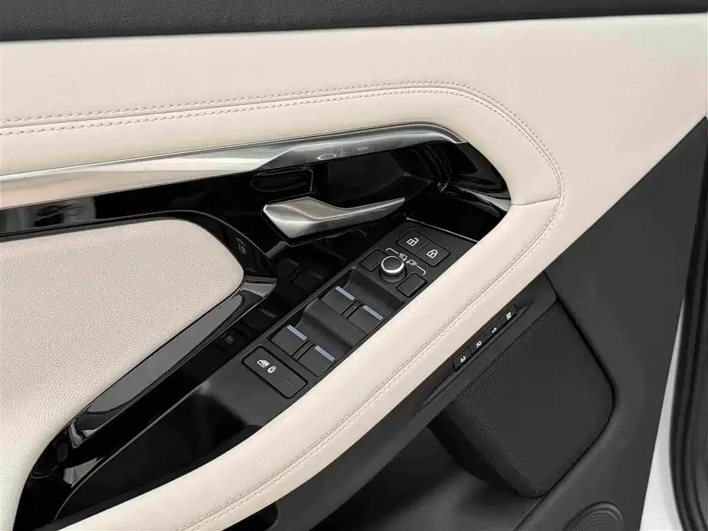 Range Rover Evoque 2023 Model, Evoque L 249PS Luxury Edition — миниатюра 24