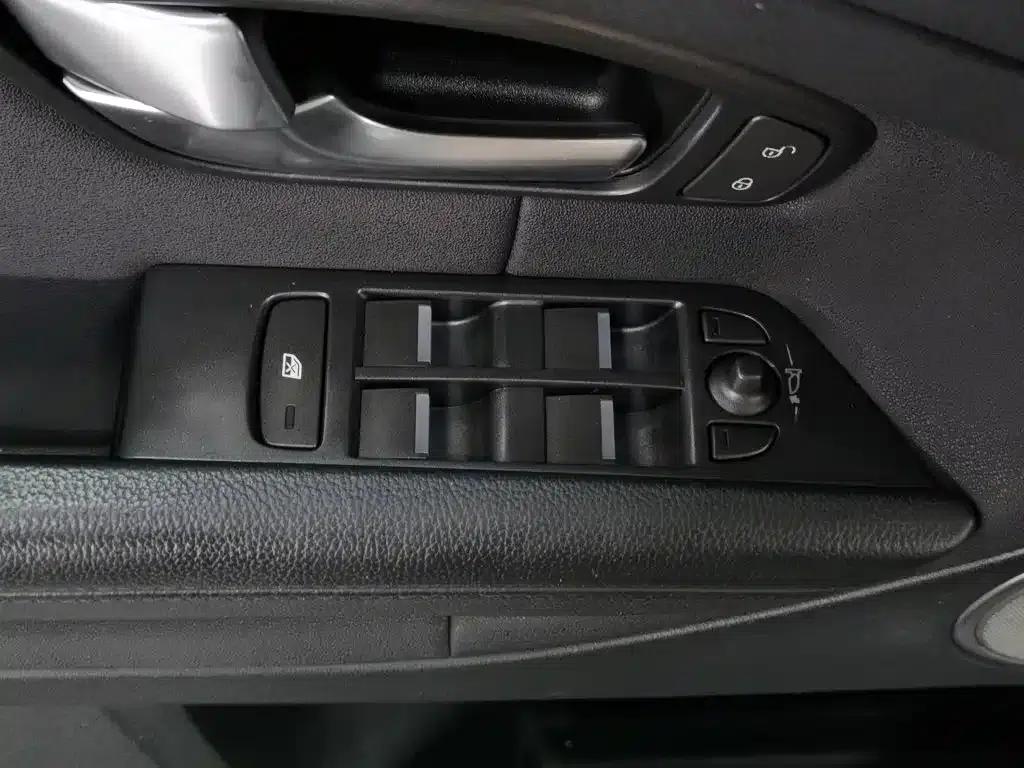 Range Rover Evoque 2016 2.0T SE Smart Edition — миниатюра 9