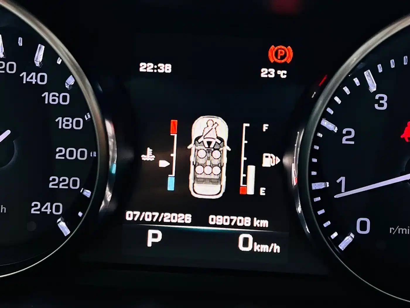 Range Rover Evoque 2015 2.0T 5-Door Fashion Edition — миниатюра 13