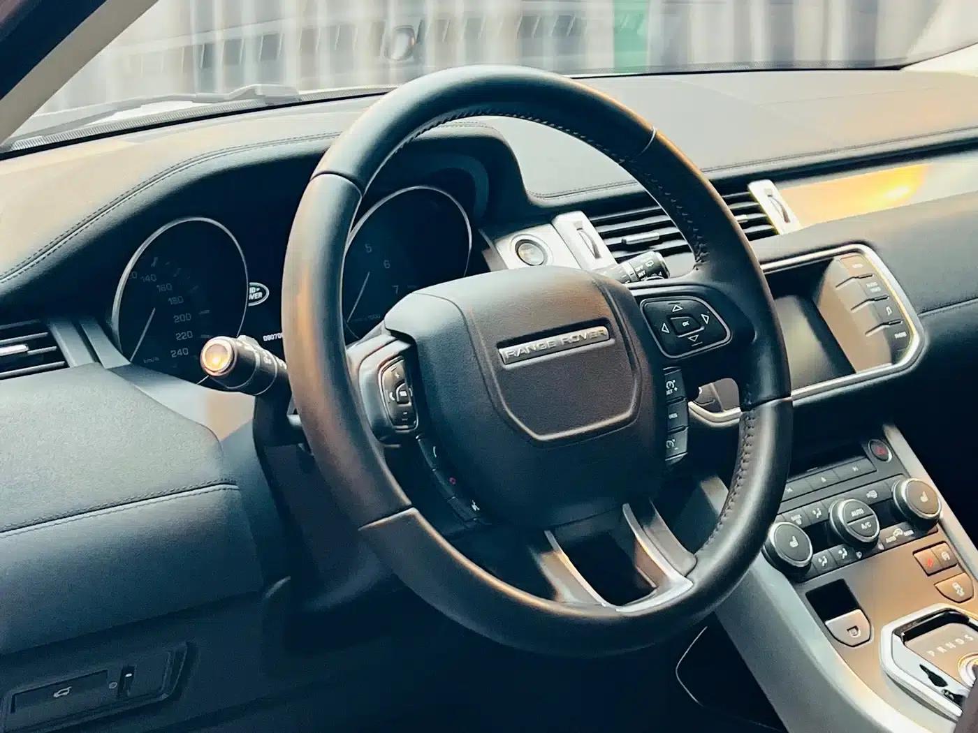 Range Rover Evoque 2015 2.0T 5-Door Fashion Edition — миниатюра 18
